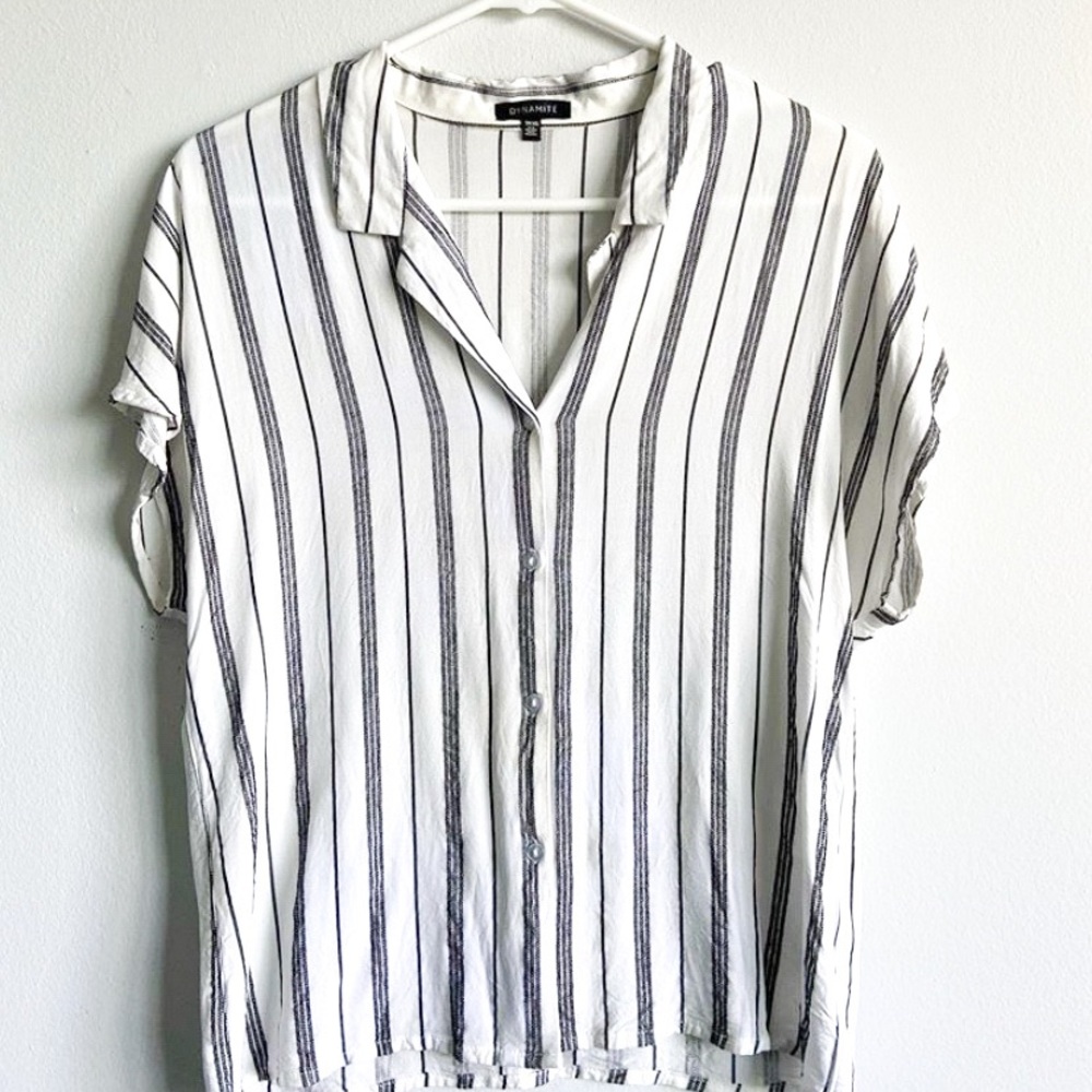 Dynamite “willow button down” blouse - Picture 2 of 4